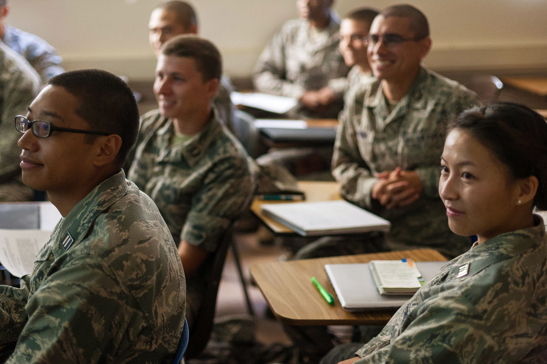 Military and Veteran students in the classroom.